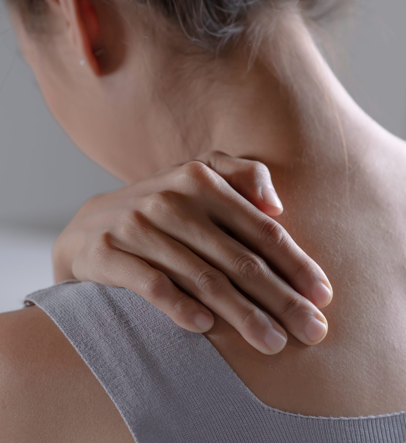 woman has shoulder pain 2022 06 07 17 45 08 utc 1
